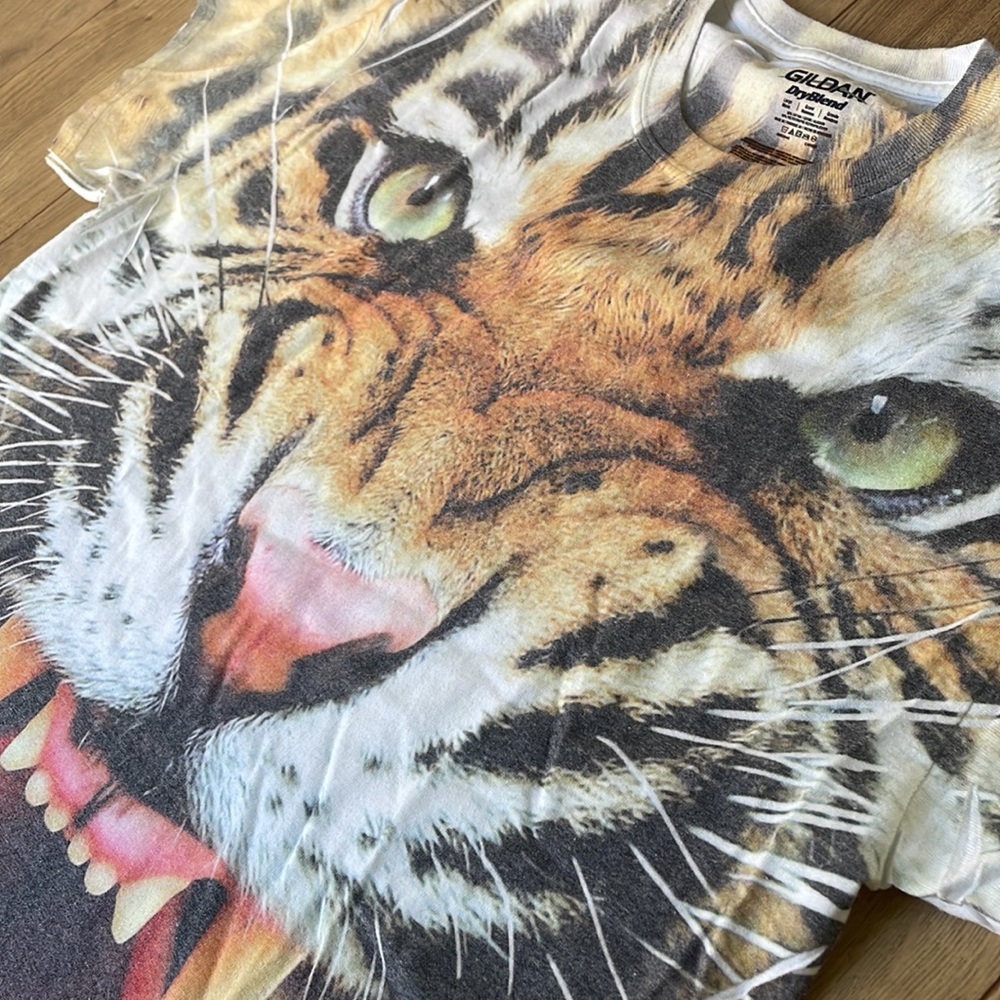 Bad@$$ tiger rawr shirt 🐯 - Picture 3 of 6
